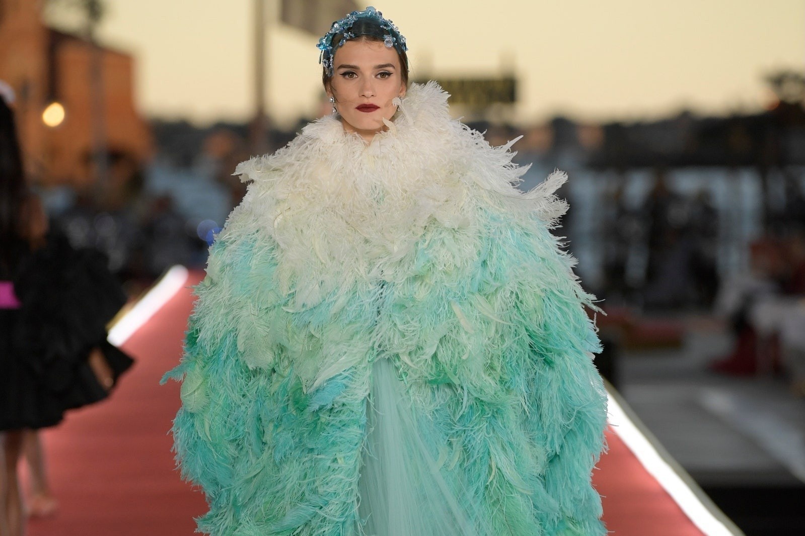 Leni Klum trinh dien thoi trang anh 4