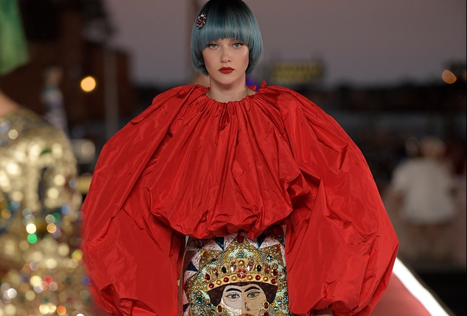 Leni Klum trinh dien thoi trang anh 9