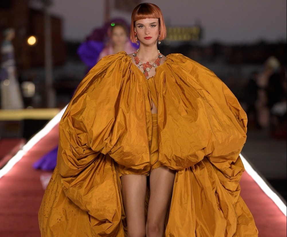 Leni Klum trinh dien thoi trang anh 12