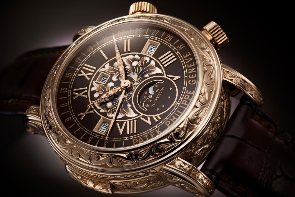 Mau dong ho thu cong dep nhat trong nam 2021 hinh anh