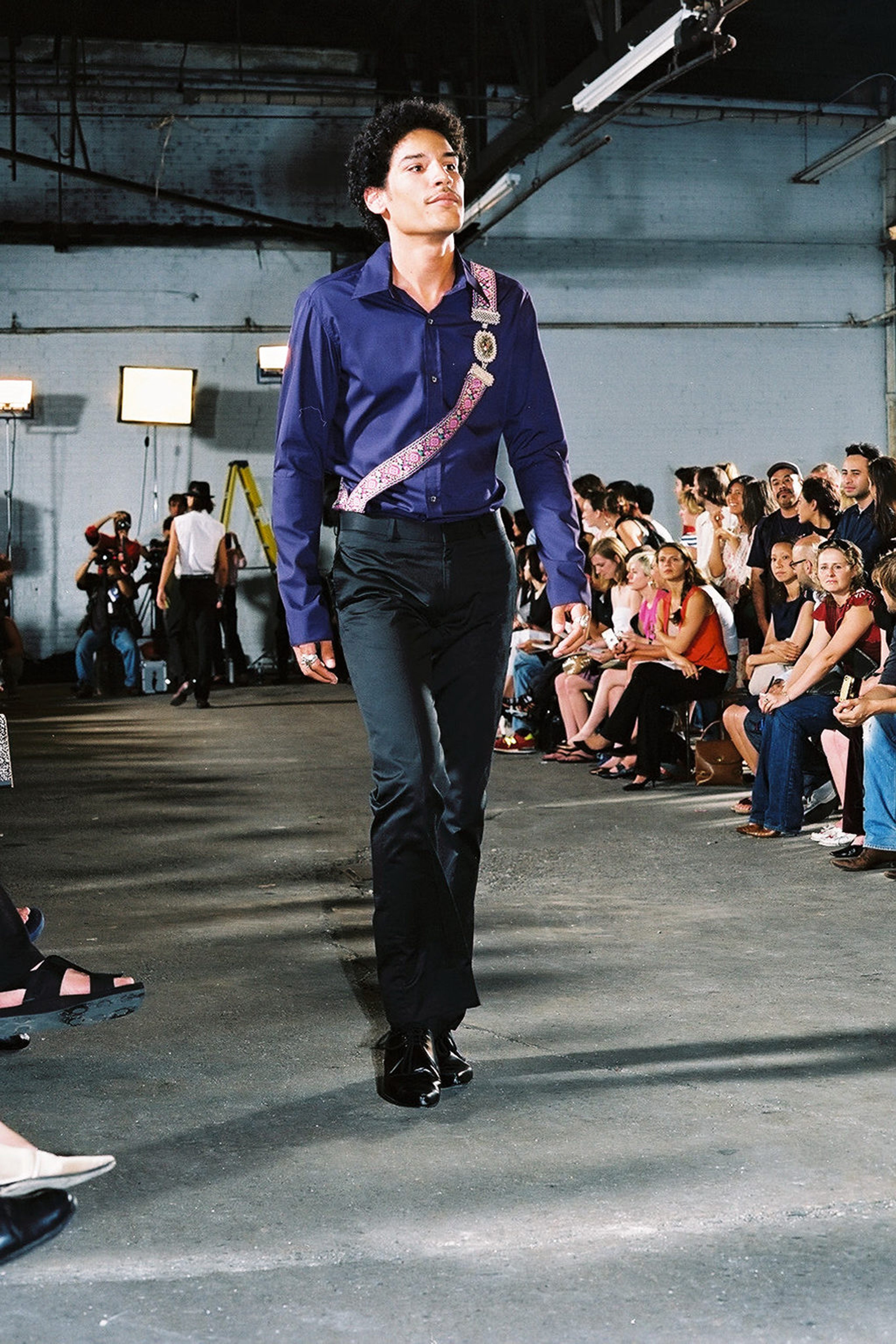 nguoi mau mac gi len san dien 20 nam truoc anh 24