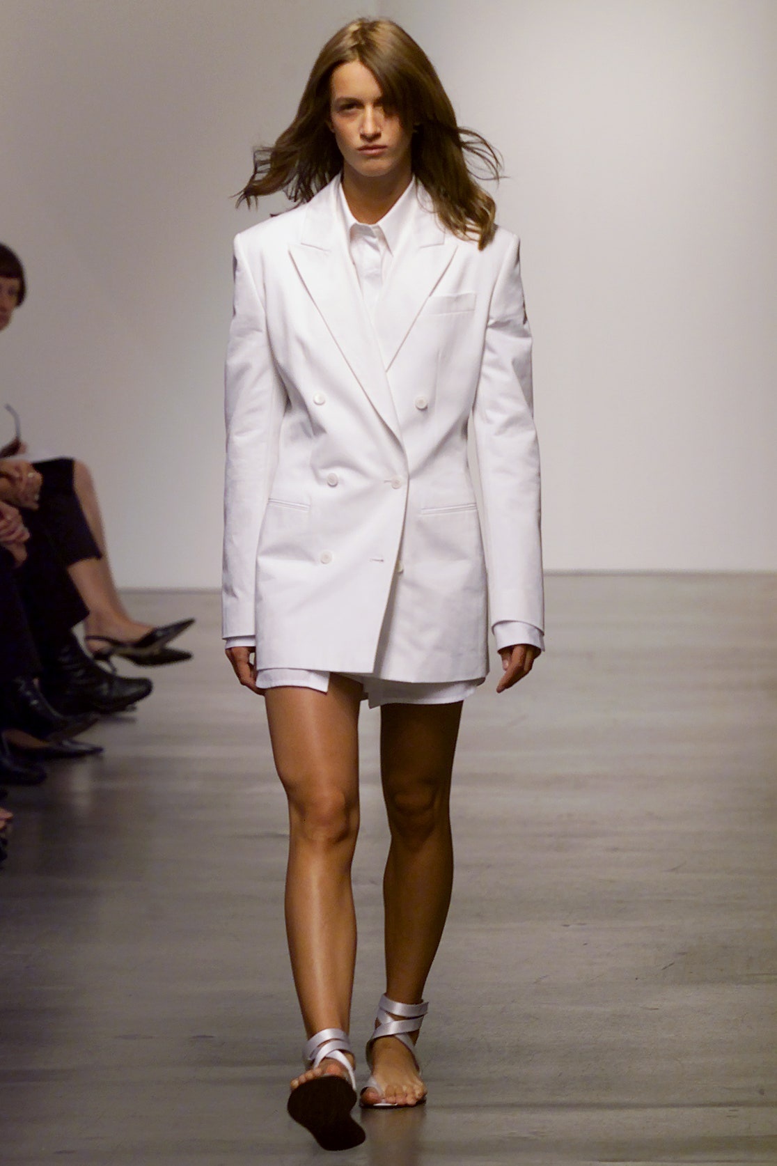 nguoi mau mac gi len san dien 20 nam truoc anh 9