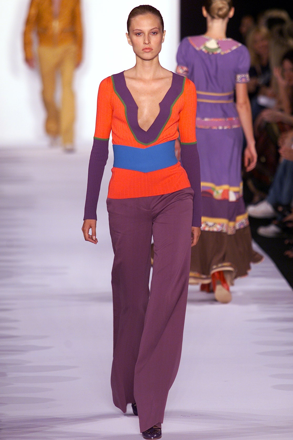 nguoi mau mac gi len san dien 20 nam truoc anh 22