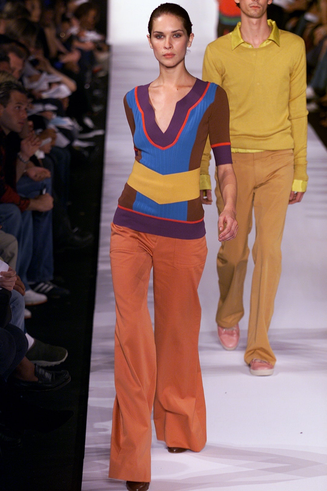 nguoi mau mac gi len san dien 20 nam truoc anh 23