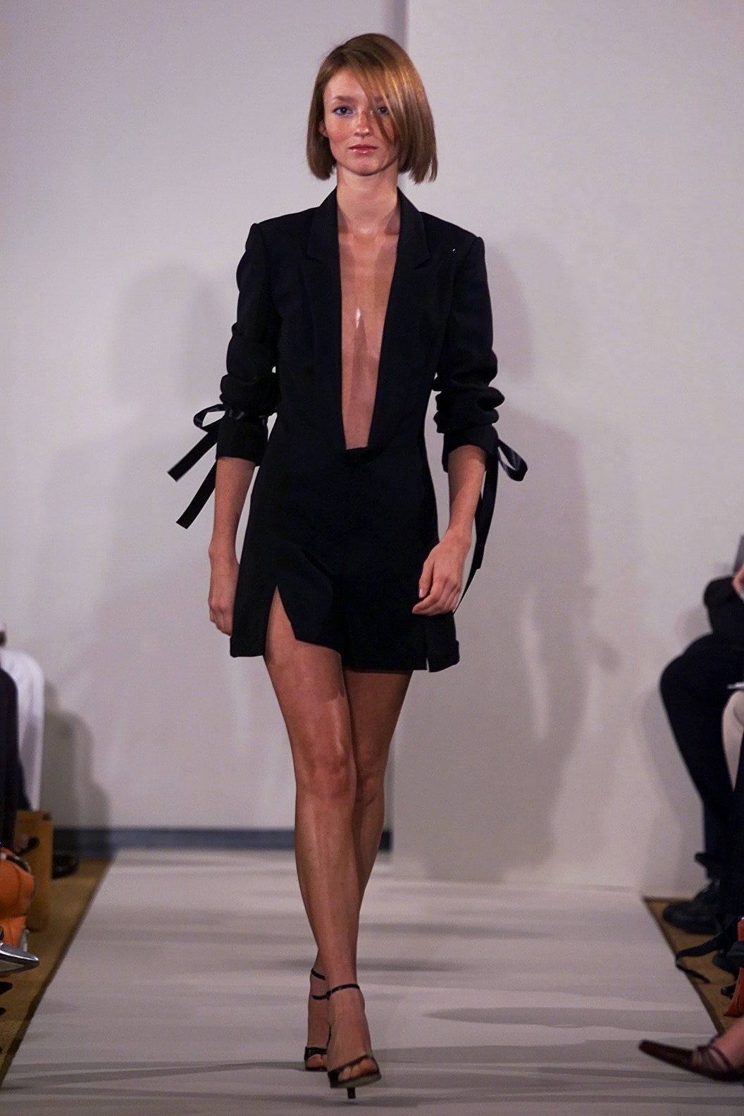 nguoi mau mac gi len san dien 20 nam truoc anh 2