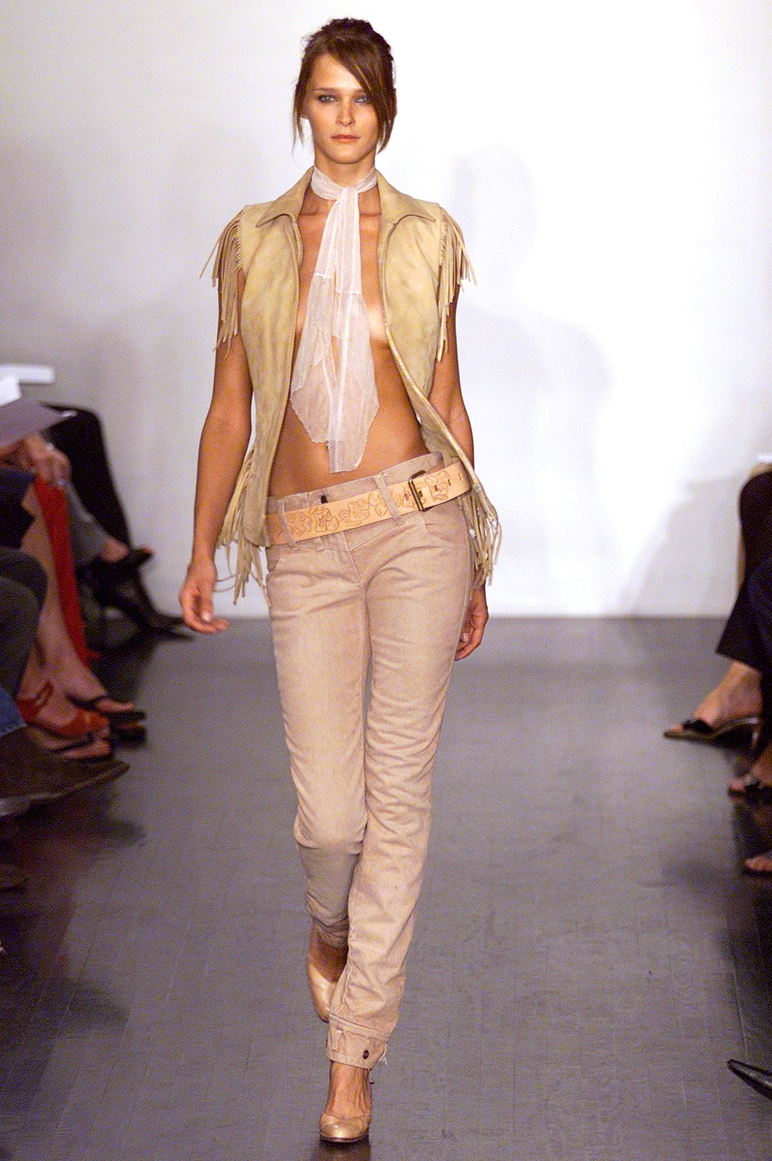 nguoi mau mac gi len san dien 20 nam truoc anh 5