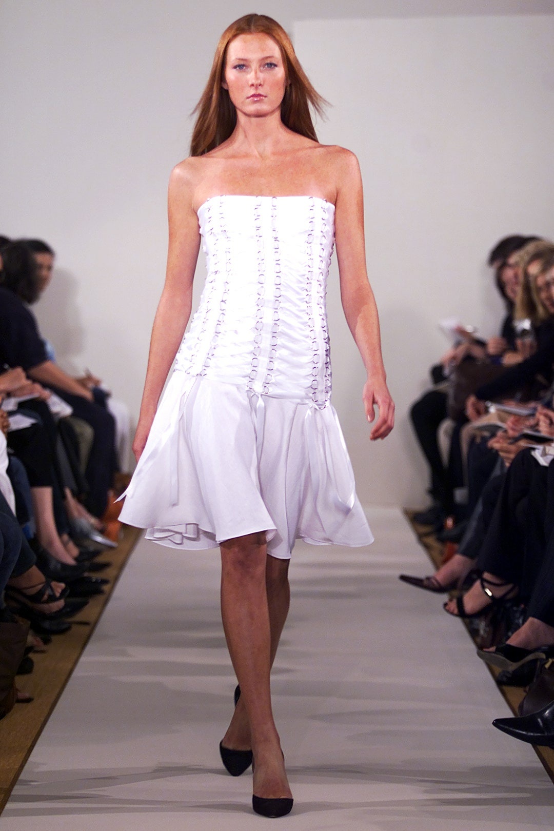 nguoi mau mac gi len san dien 20 nam truoc anh 6