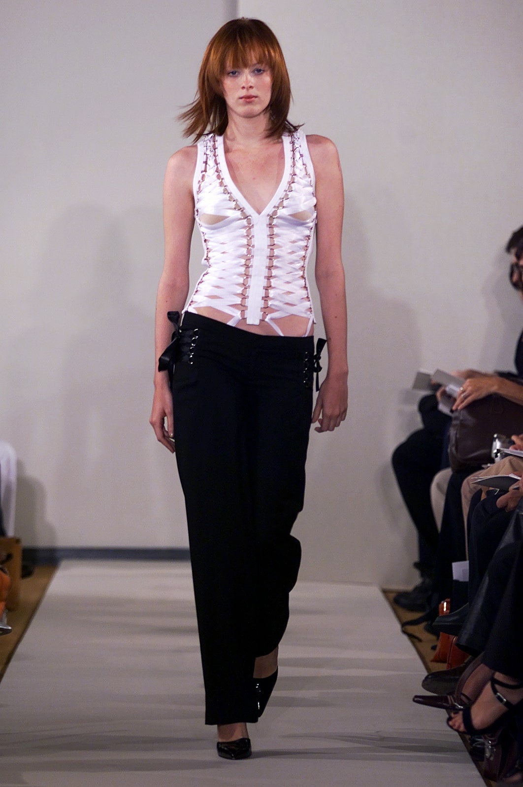 nguoi mau mac gi len san dien 20 nam truoc anh 7