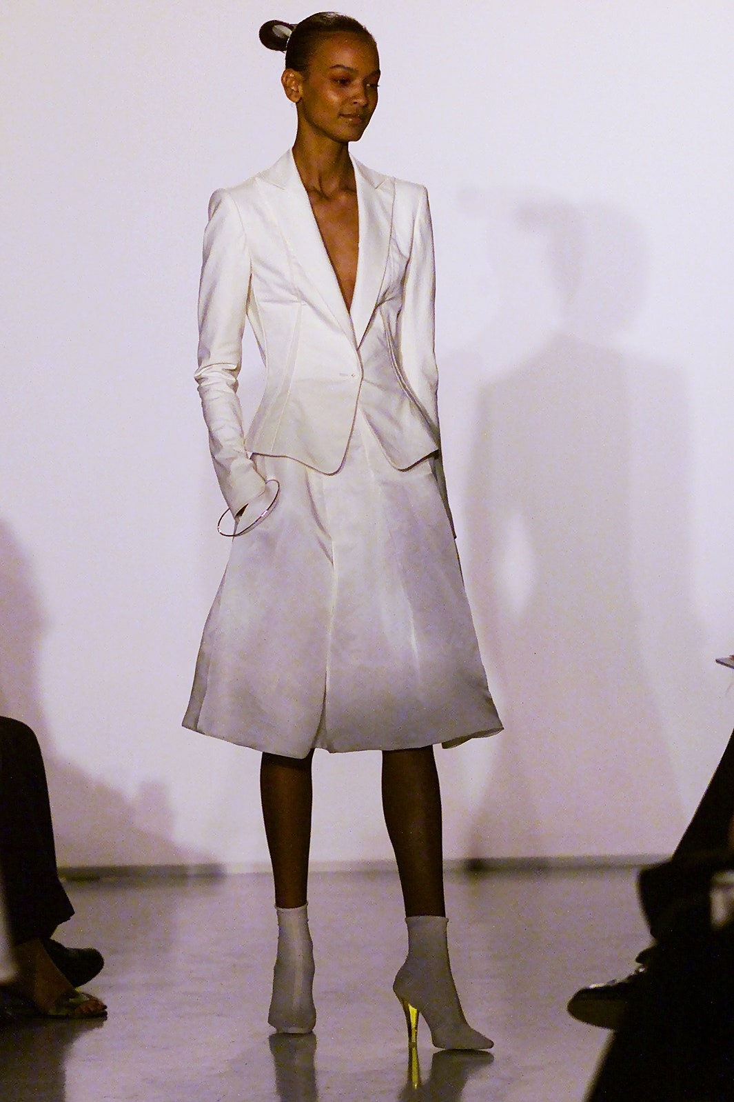 nguoi mau mac gi len san dien 20 nam truoc anh 12