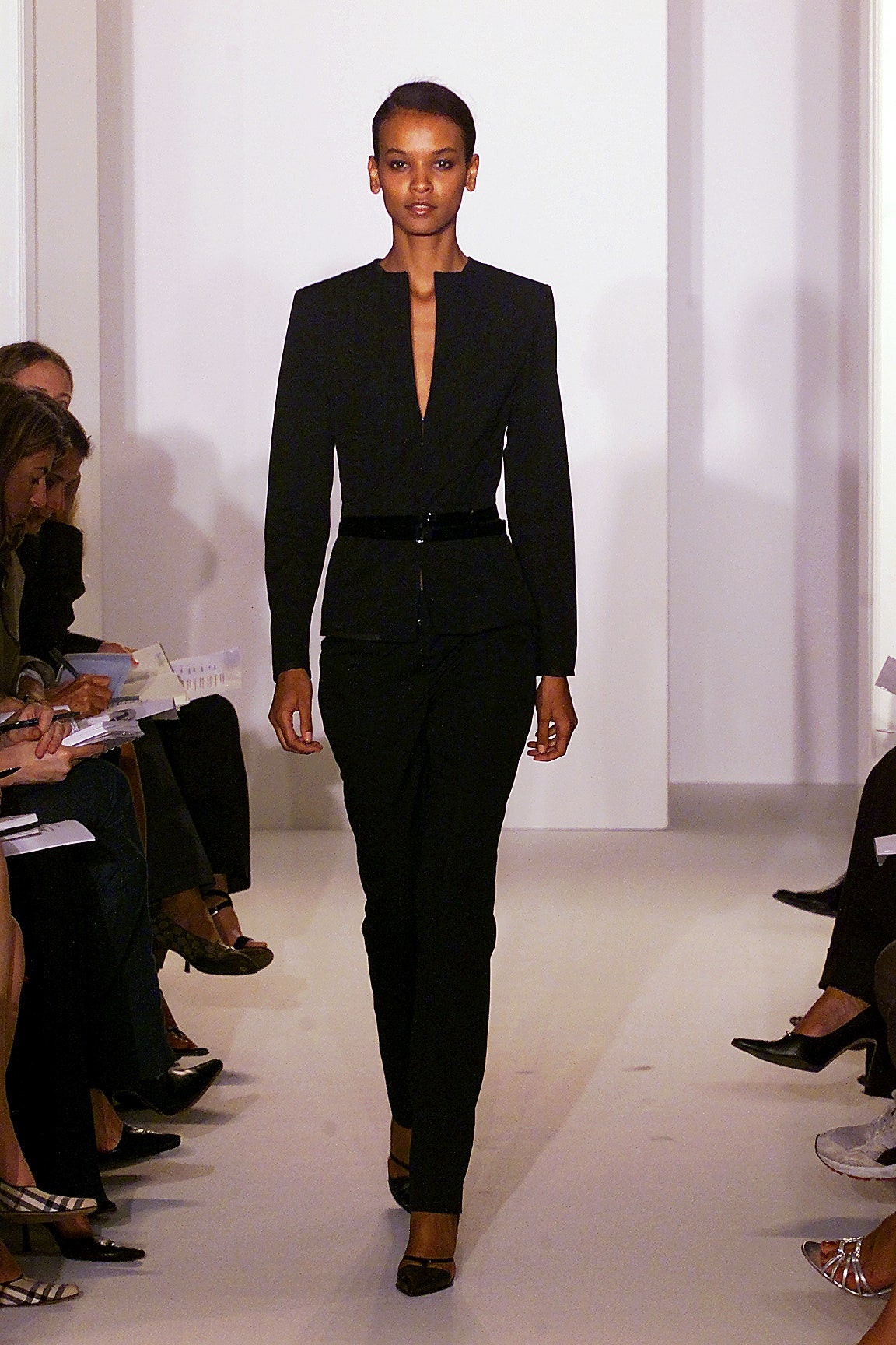 nguoi mau mac gi len san dien 20 nam truoc anh 11