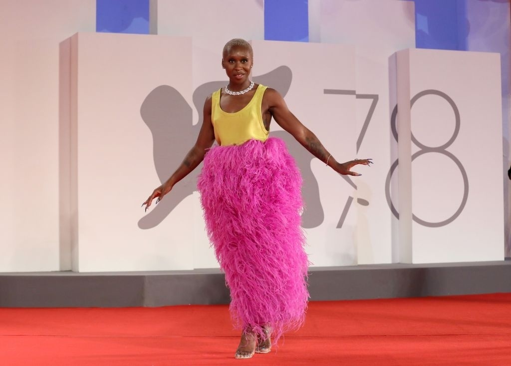 Trang phuc goi cam tai tham do LHP Venice anh 9