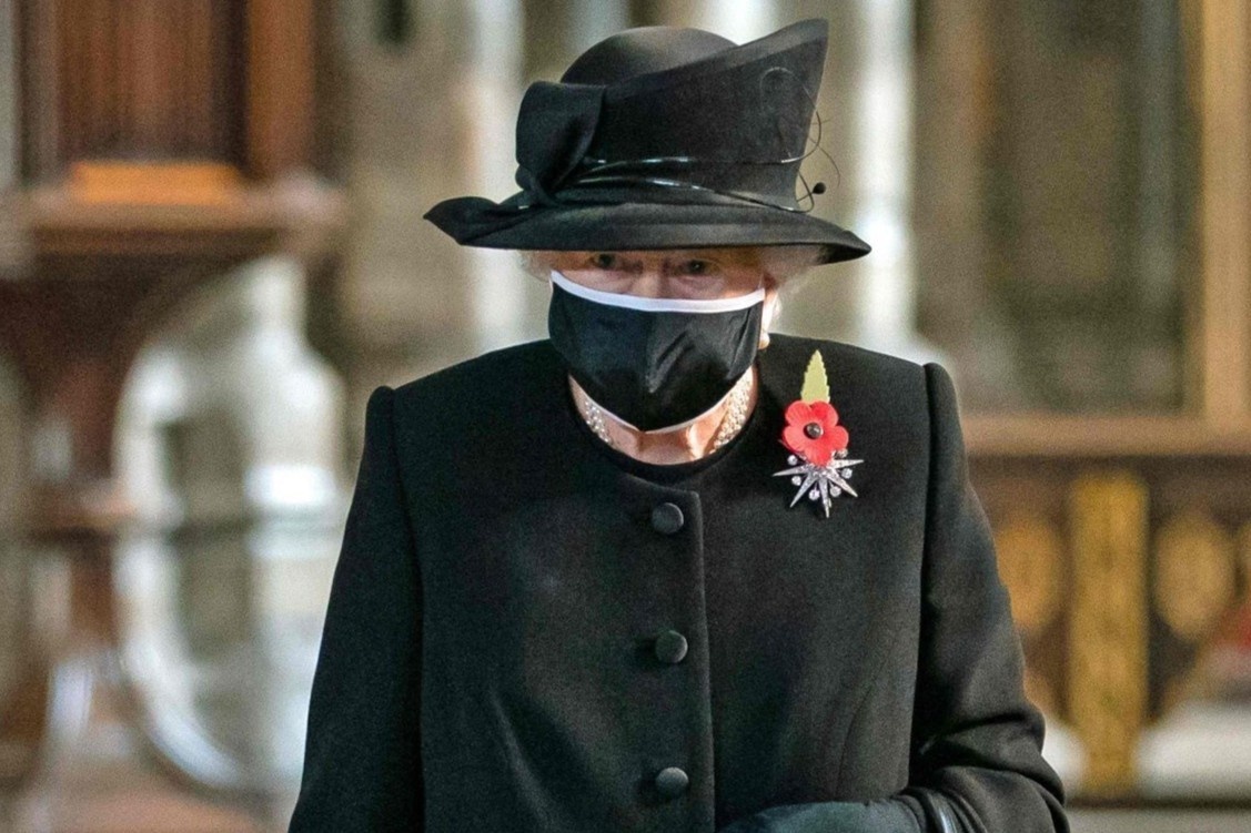 Cach chon khau trang cua Hoang gia Anh hinh anh