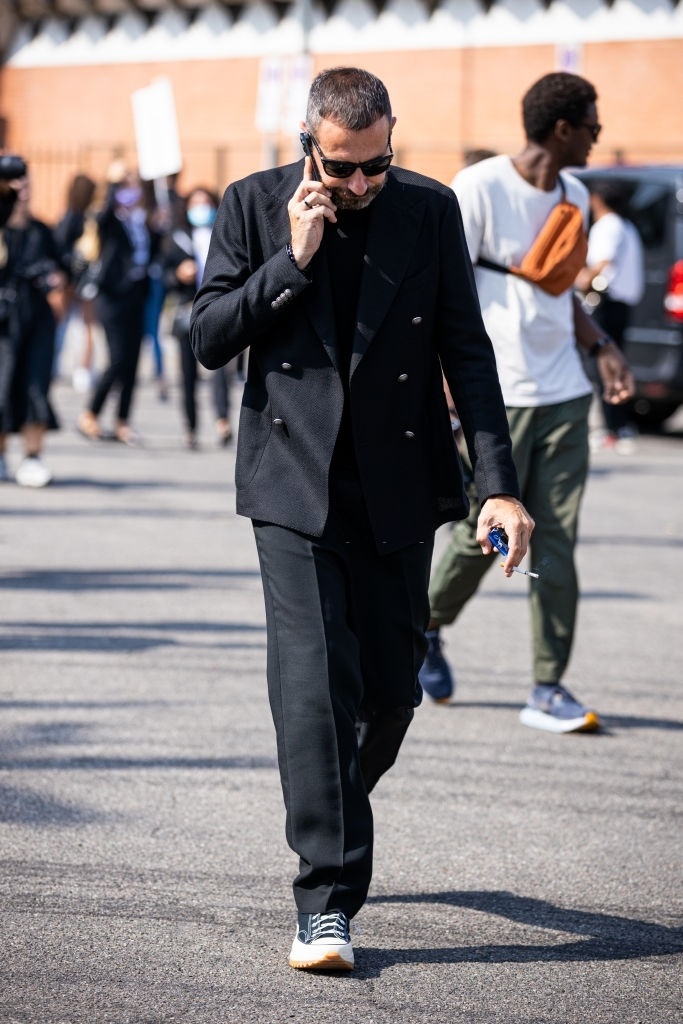 trang phuc mot mau tai milan anh 4