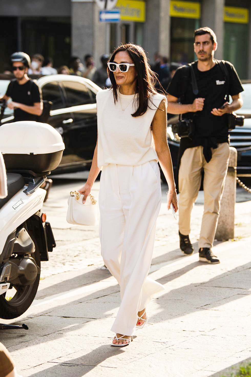 trang phuc mot mau tai milan anh 3