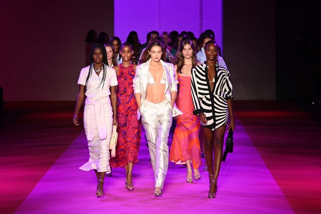 Voc dang cua Gigi Hadid sau sinh anh 1