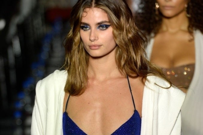 Nguoi mau noi y do bo san dien hinh anh