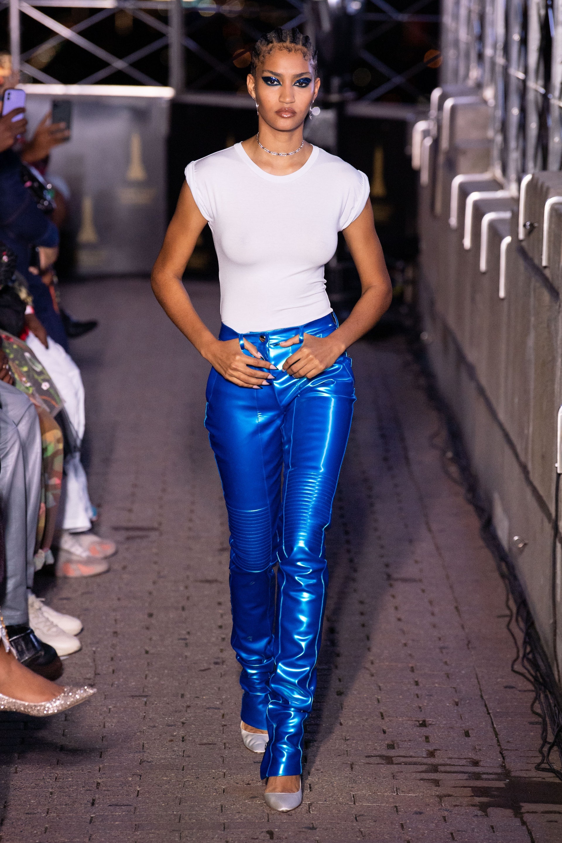 nguoi mau noi y do bo san dien anh 12