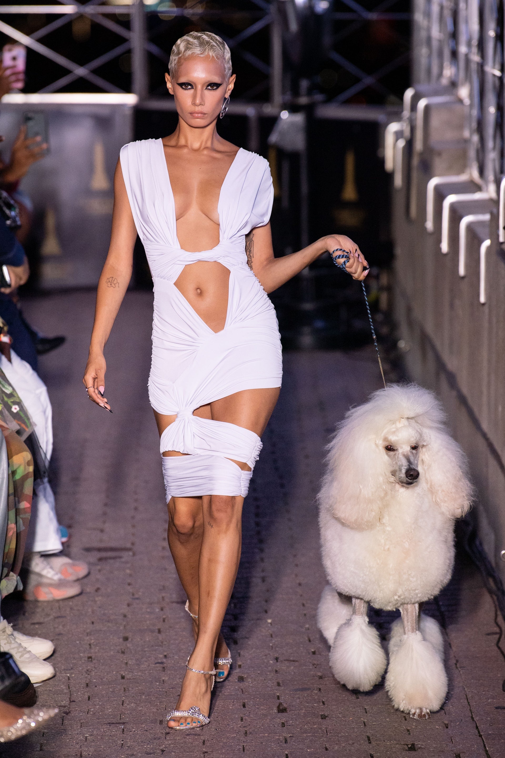 nguoi mau noi y do bo san dien anh 9