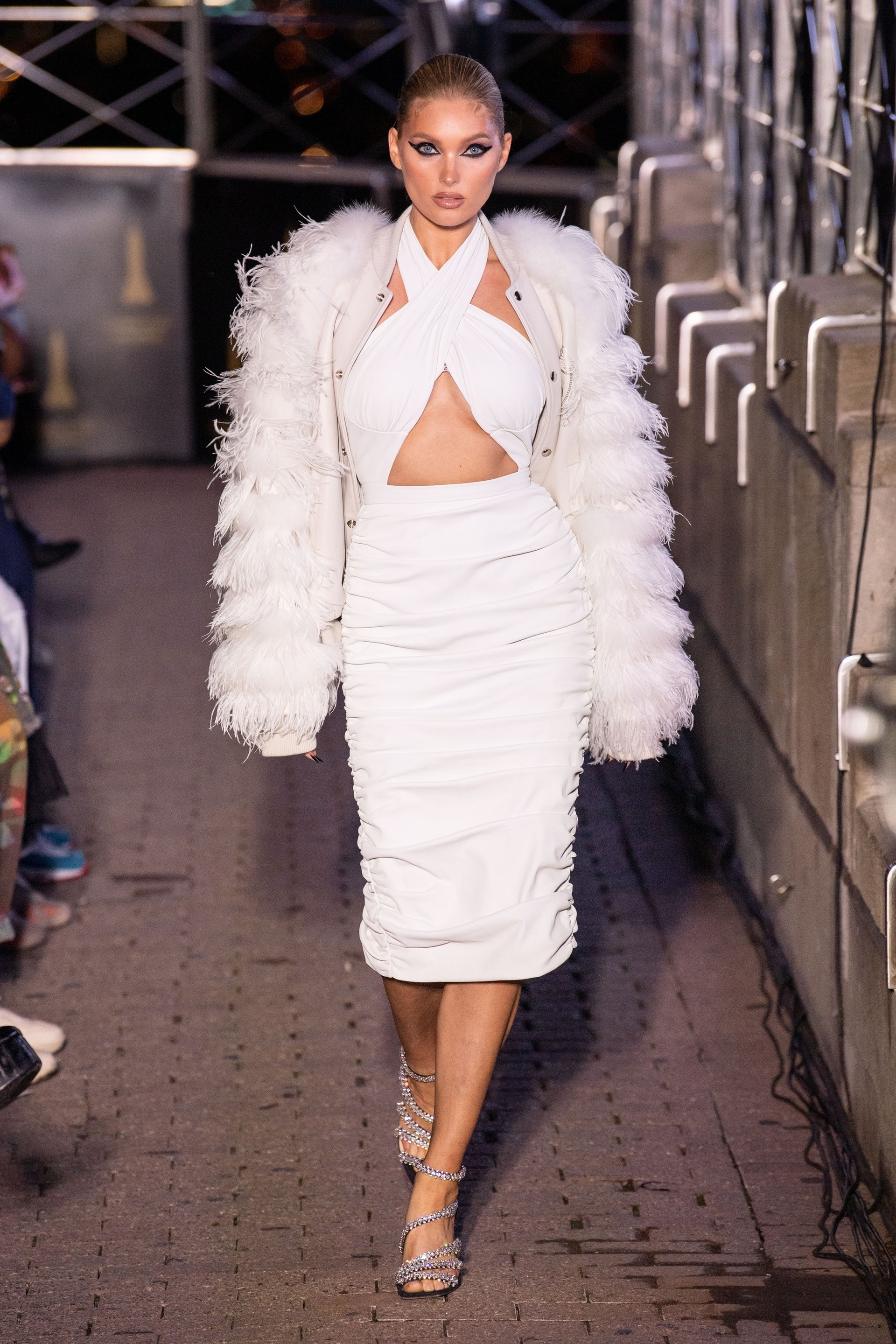 nguoi mau noi y do bo san dien anh 5