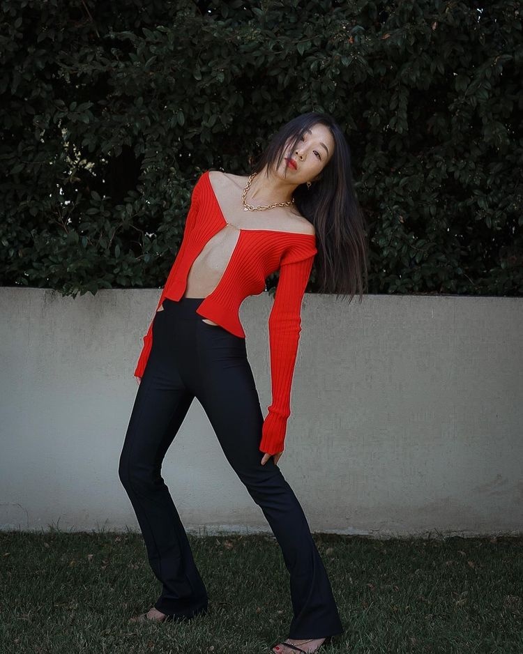 jennie mặc áo len gợi của của jacquemus ảnh 12 jennie mac ao len goi cua cua jacquemus anh 12