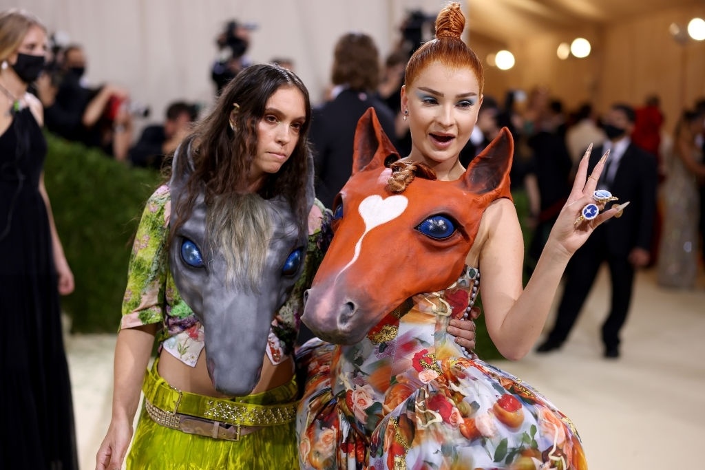 Tham hoa thoi trang tai Met Gala 2021 anh 1
