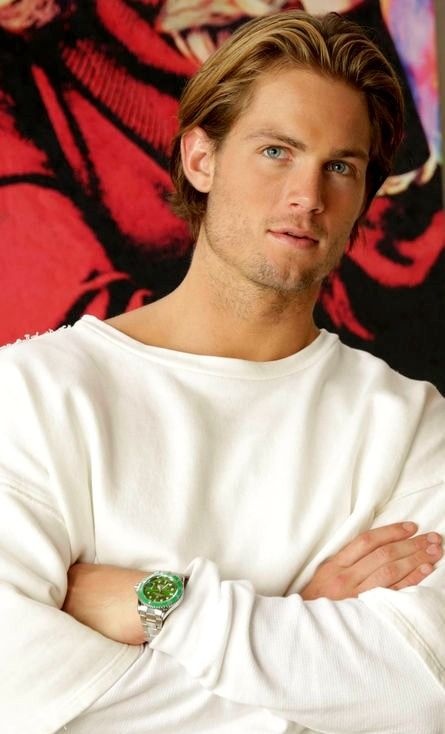 Mau nam cao 1, 93 m tung dong phim kinh di anh 13