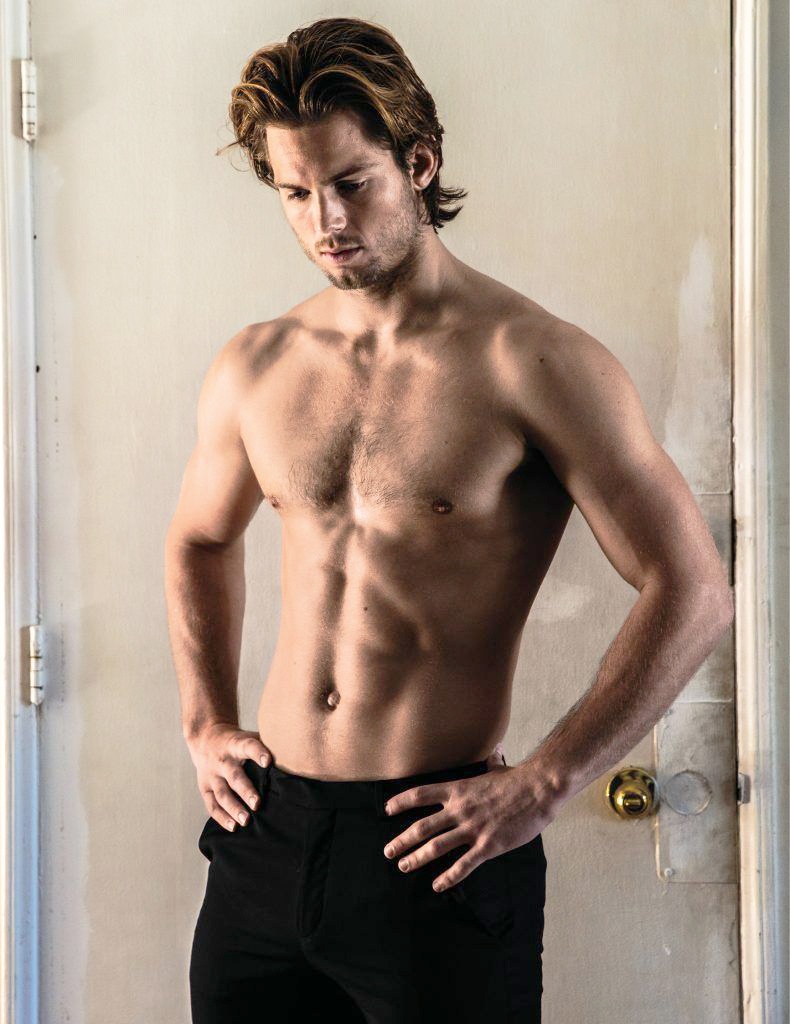 Mau nam cao 1, 93 m tung dong phim kinh di anh 7