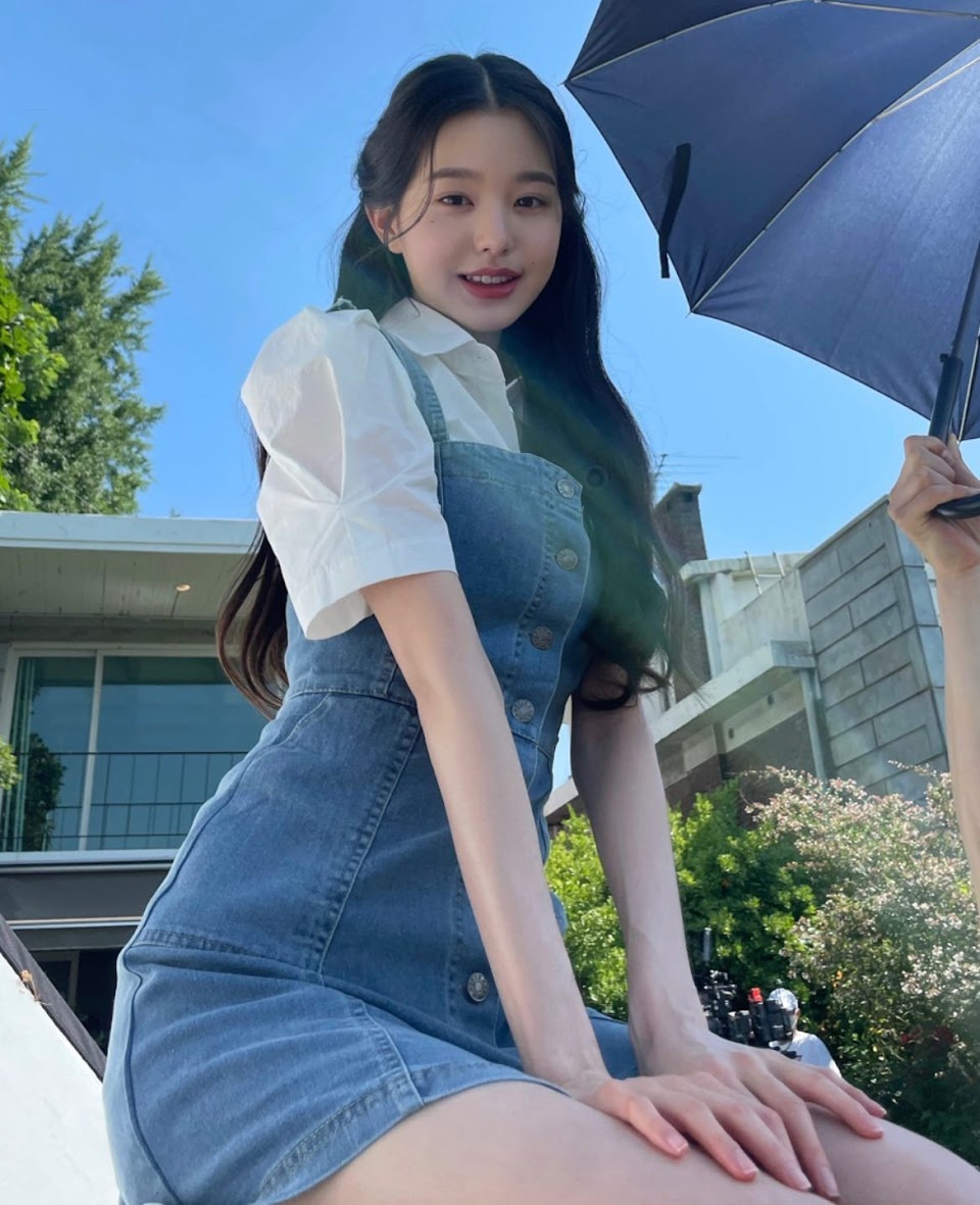 Momo,  Jang Wonyoung giúp váy 25 USD nhìn đắt đỏ ảnh 2 Momo,  Jang Wonyoung giup vay 25 USD nhin dat do anh 2