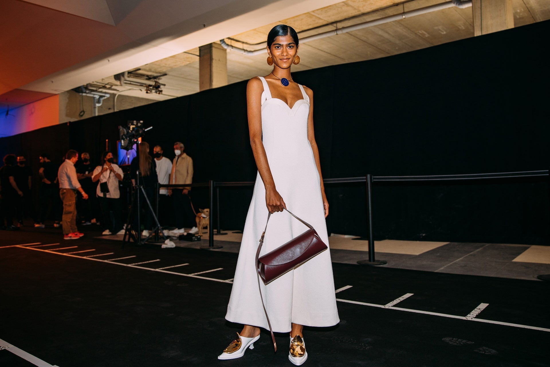 canh hau truong show dien thoi trang anh 1