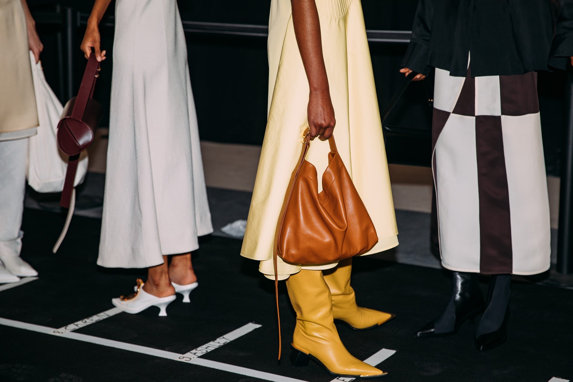 canh hau truong show dien thoi trang anh 8