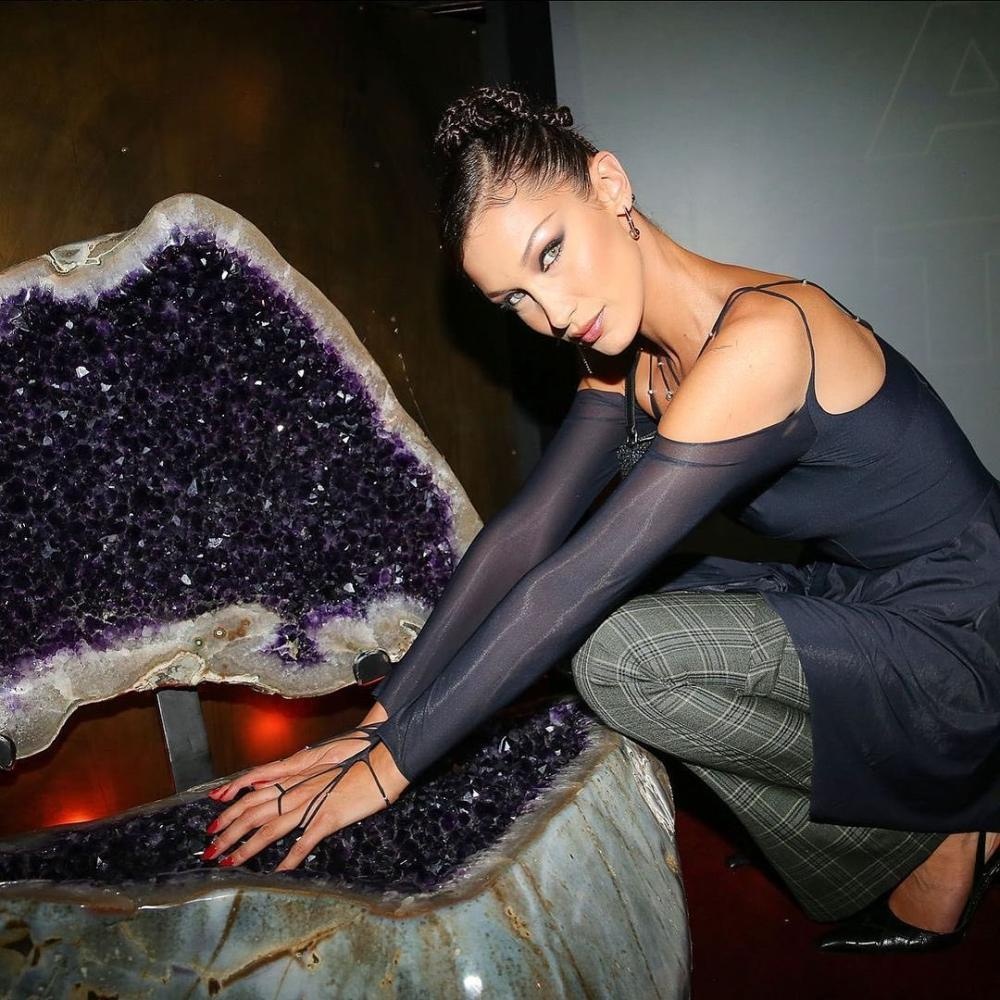 10 lần Bella Hadid mang thời trang năm 2000 trở lại ảnh 15 10 lan Bella Hadid mang thoi trang nam 2000 tro lai anh 15