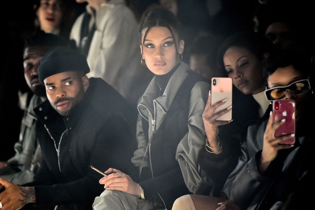 10 lần Bella Hadid mang thời trang năm 2000 trở lại ảnh 6 10 lan Bella Hadid mang thoi trang nam 2000 tro lai anh 6