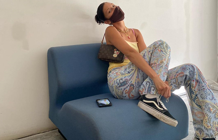 10 lần Bella Hadid mang thời trang năm 2000 trở lại ảnh 14 10 lan Bella Hadid mang thoi trang nam 2000 tro lai anh 14