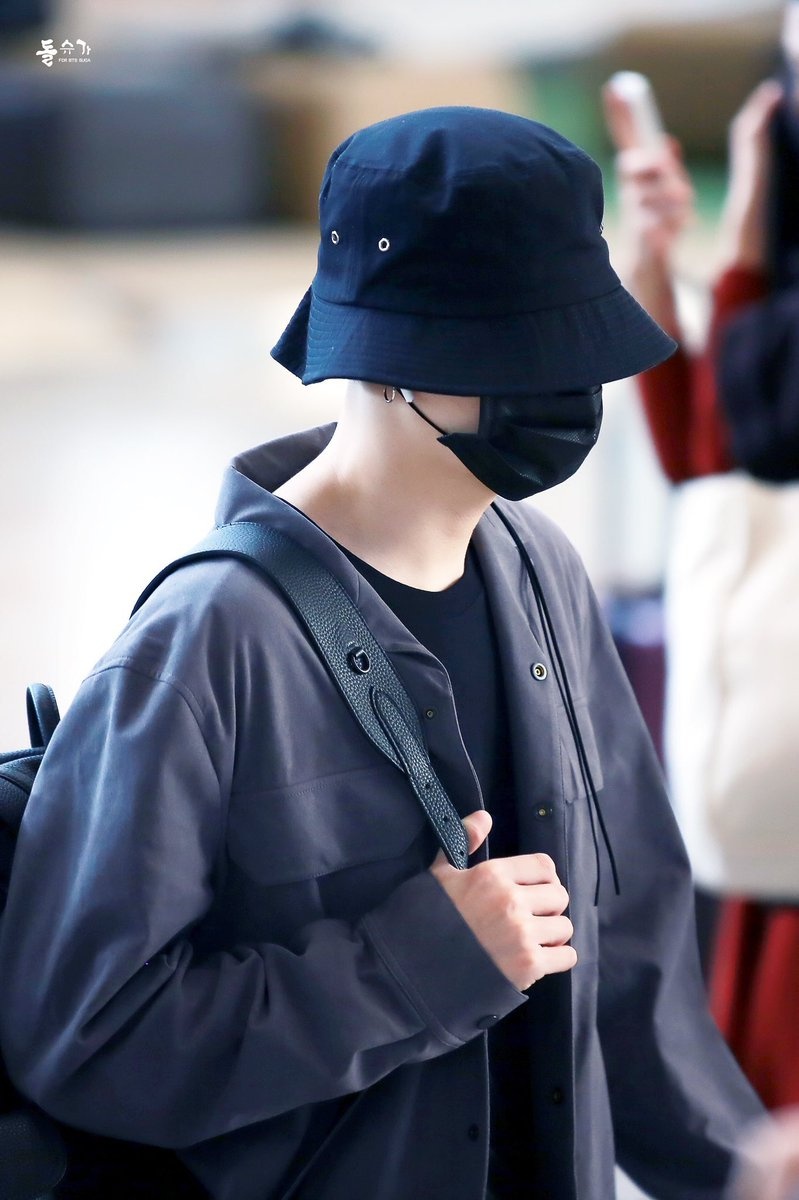 thời trang sân bay của nhóm BTS ảnh 5 thoi trang san bay cua nhom BTS anh 5