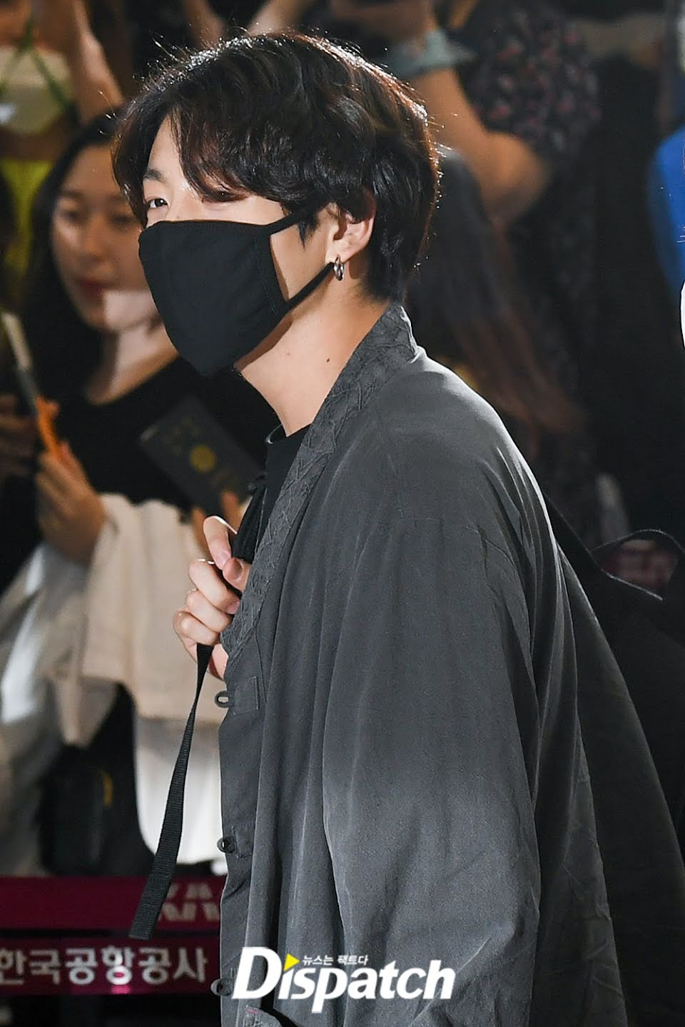 thời trang sân bay của nhóm BTS ảnh 6 thoi trang san bay cua nhom BTS anh 6