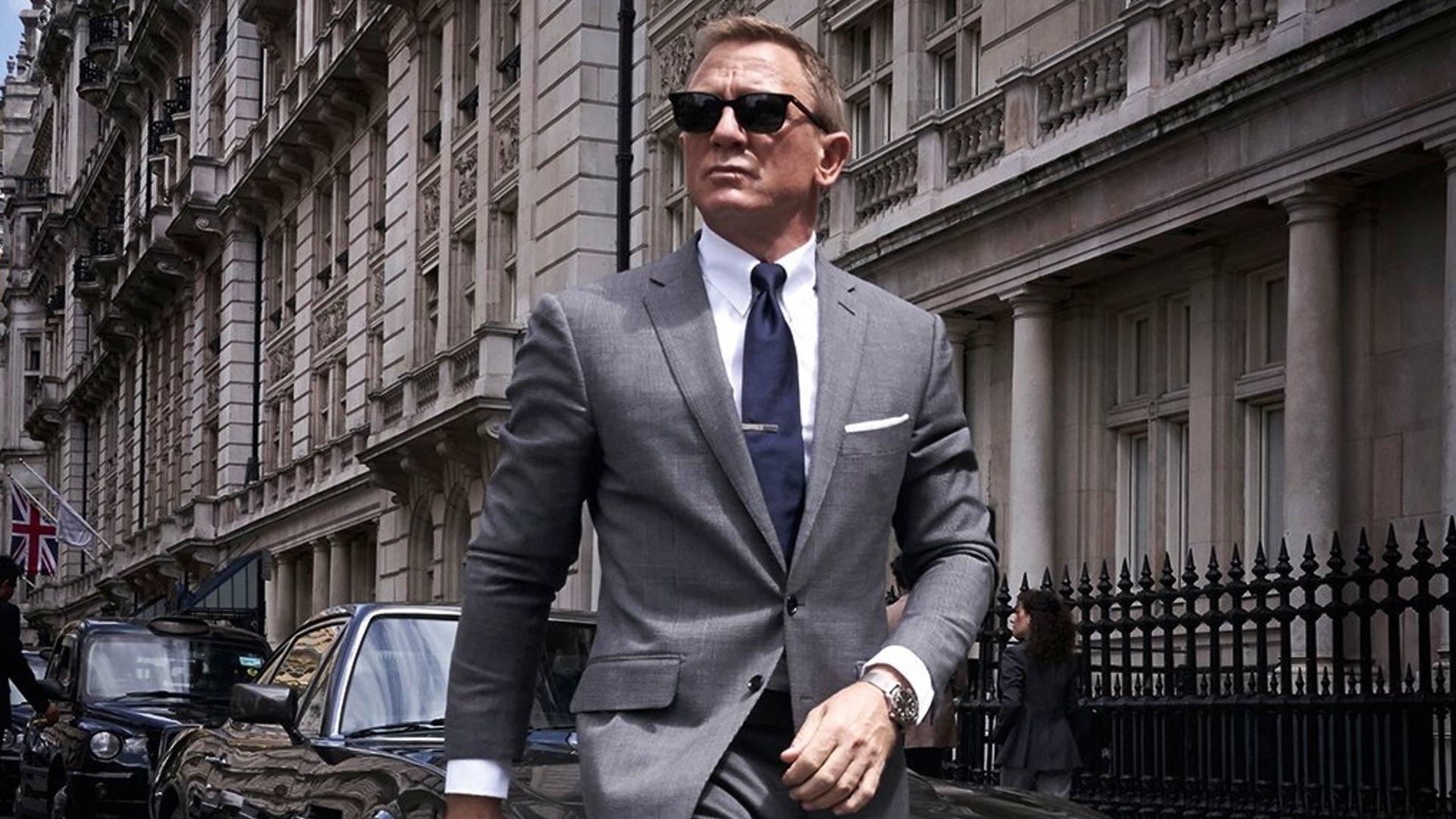 Daniel Craig suu tam dong ho dat tien anh 2