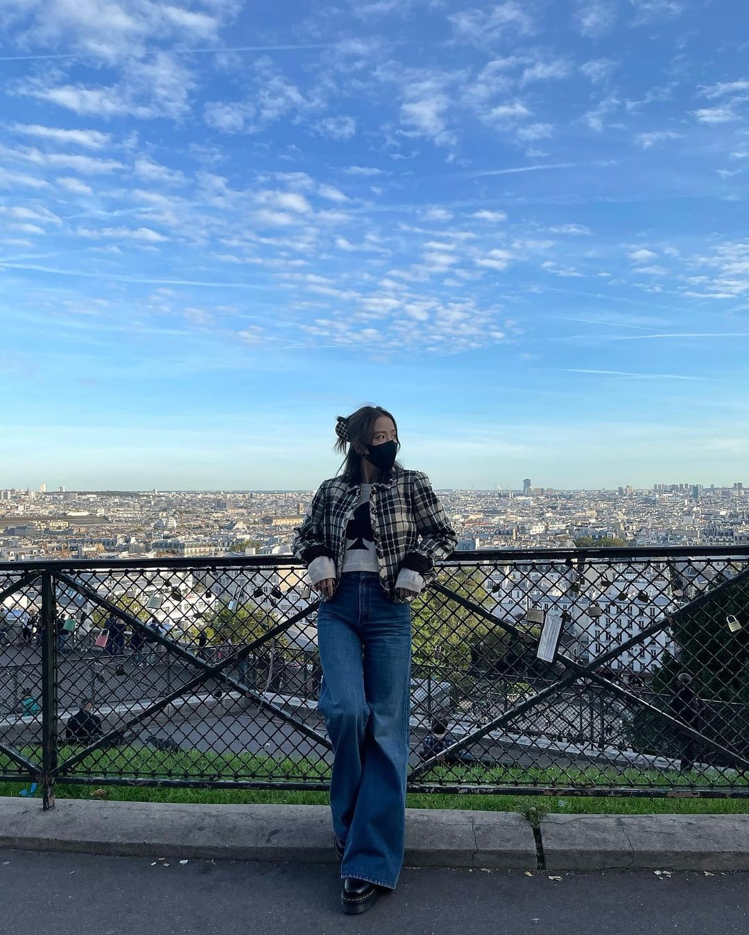 lisa sang Phap anh 30