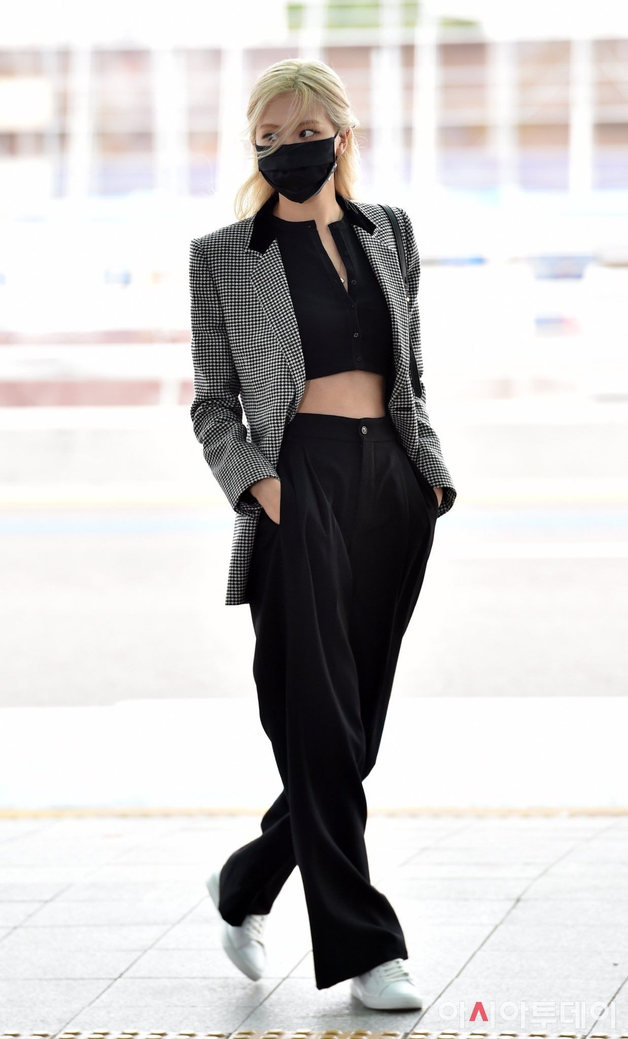 lisa sang Phap anh 21