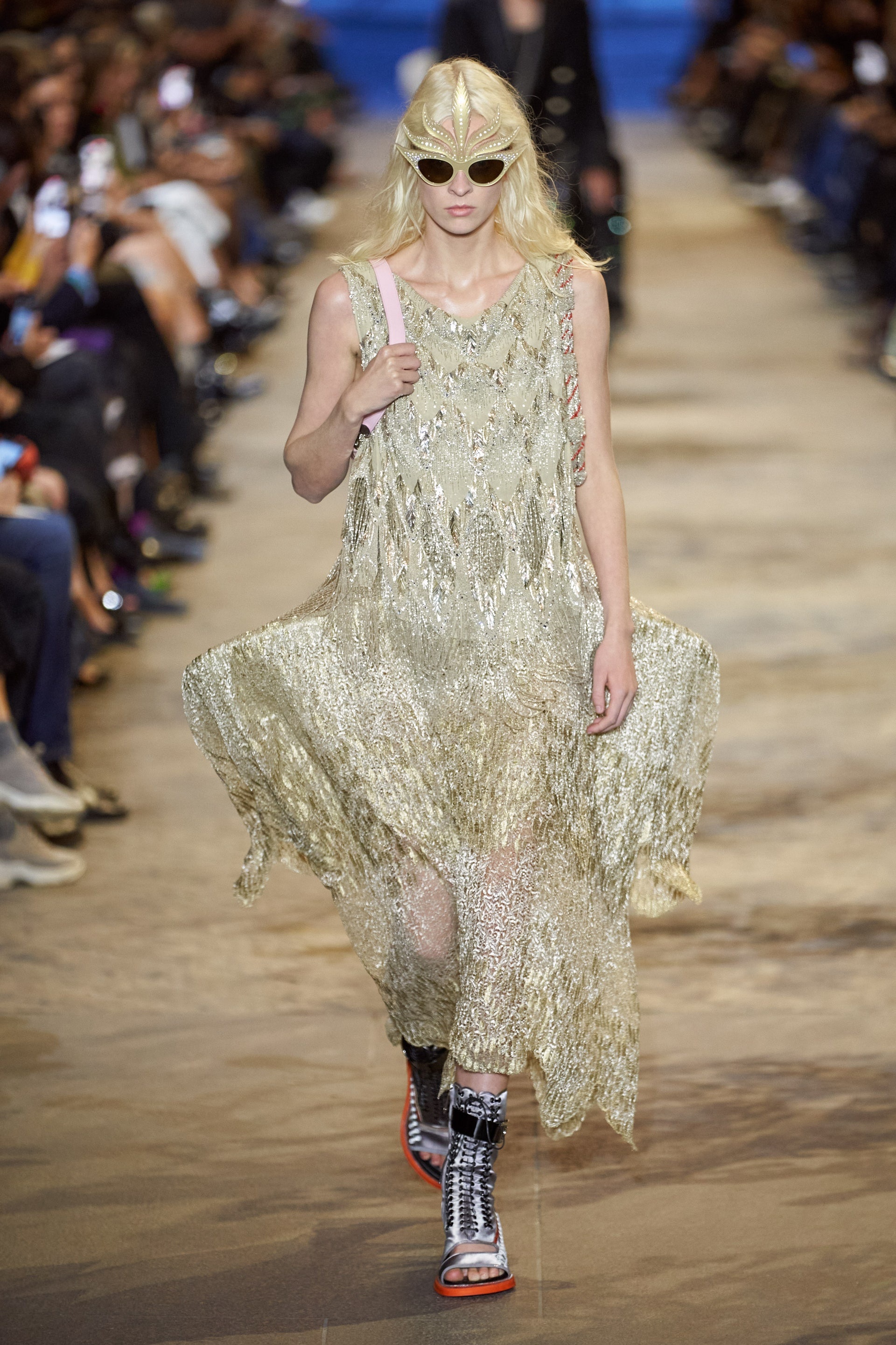 bieu tinh tai show dien LV anh 10