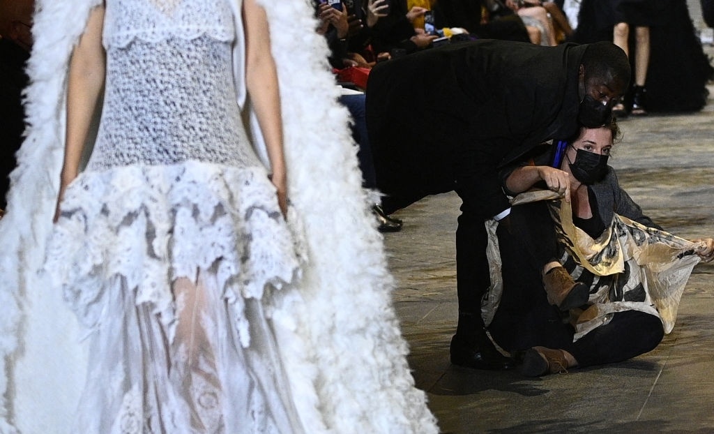 bieu tinh tai show dien LV anh 5