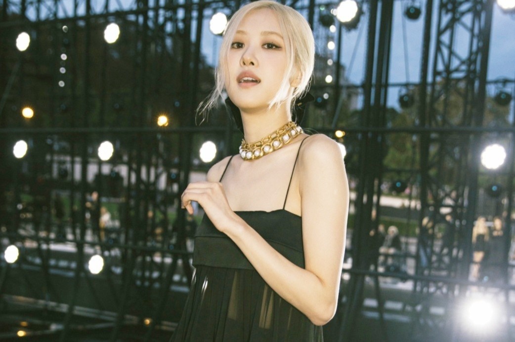 Qua trinh chuan bi cua Rose truoc show thoi trang hinh anh