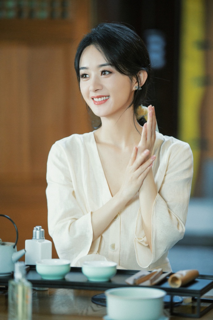 Gu thoi trang cua Trieu Le Dinh o tuoi 34 anh 12