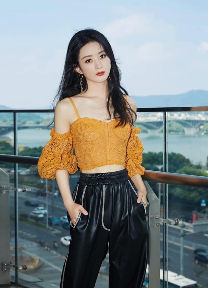 Gu thoi trang cua Trieu Le Dinh o tuoi 34 anh 11