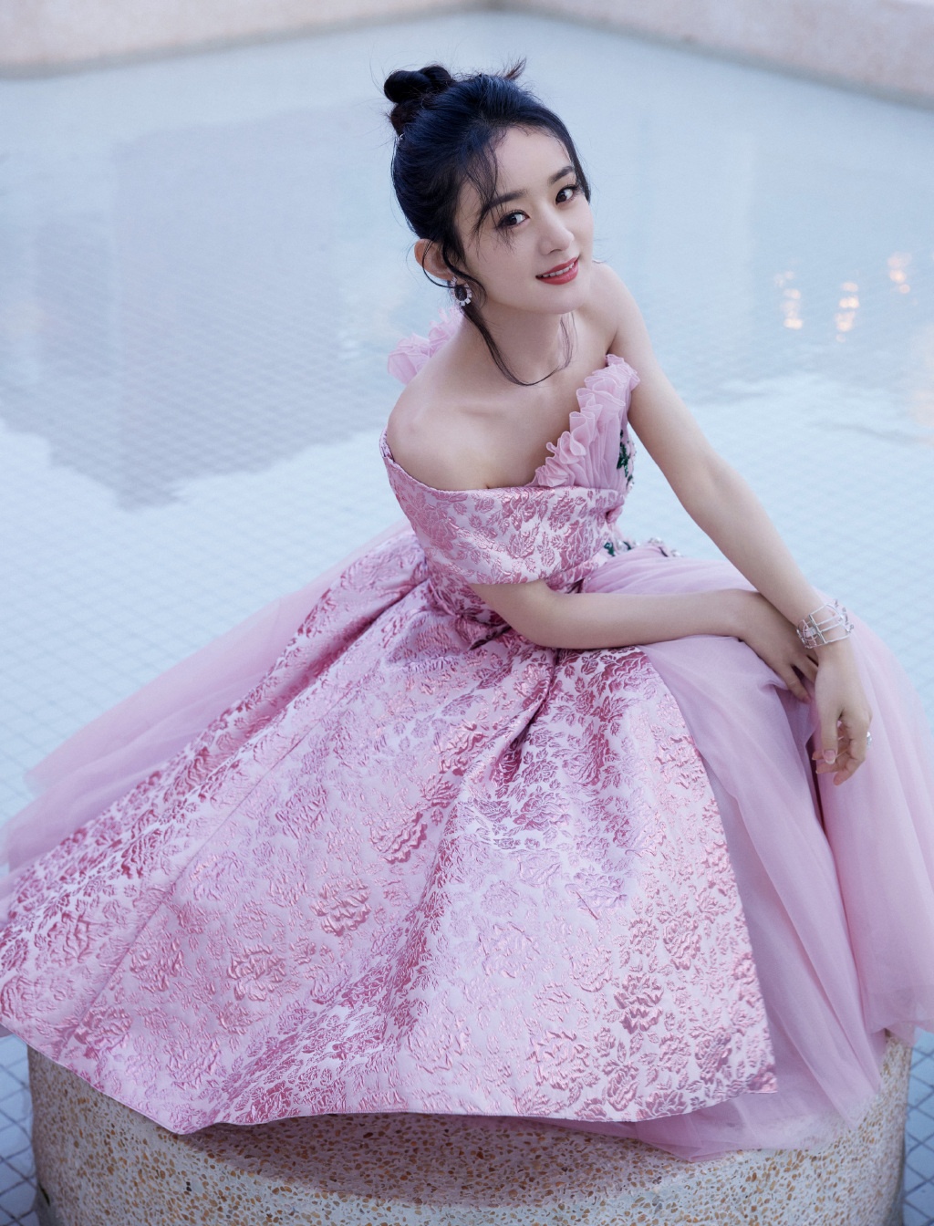 Gu thoi trang cua Trieu Le Dinh o tuoi 34 anh 2