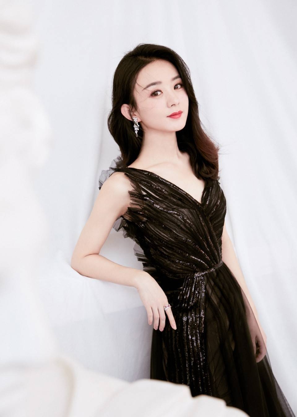 Gu thoi trang cua Trieu Le Dinh o tuoi 34 anh 3