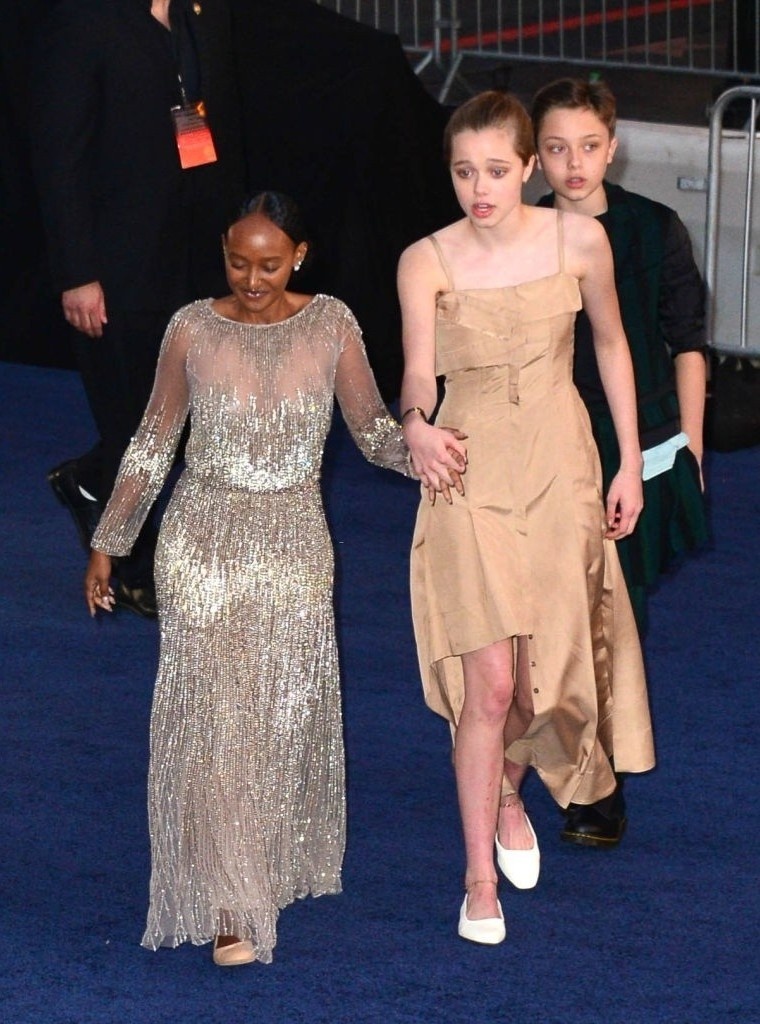 Su lot xac tren tham do cua con gai Angelina Jolie anh 4