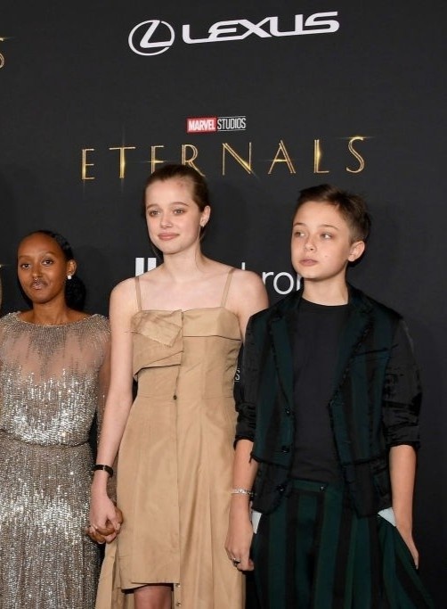 Su lot xac tren tham do cua con gai Angelina Jolie anh 5