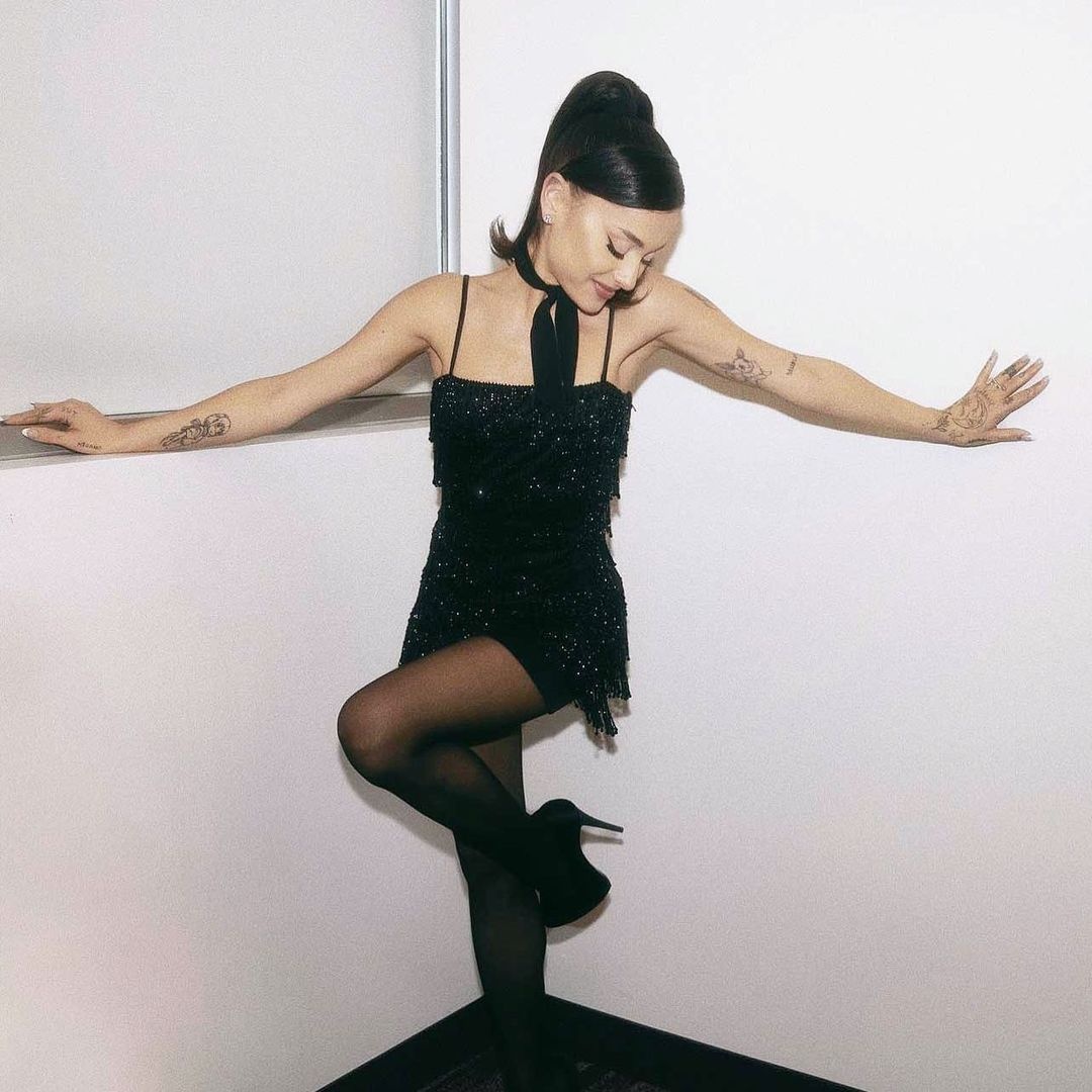 Ariana Grande bien The Voice thanh man trinh dien thoi trang anh 8