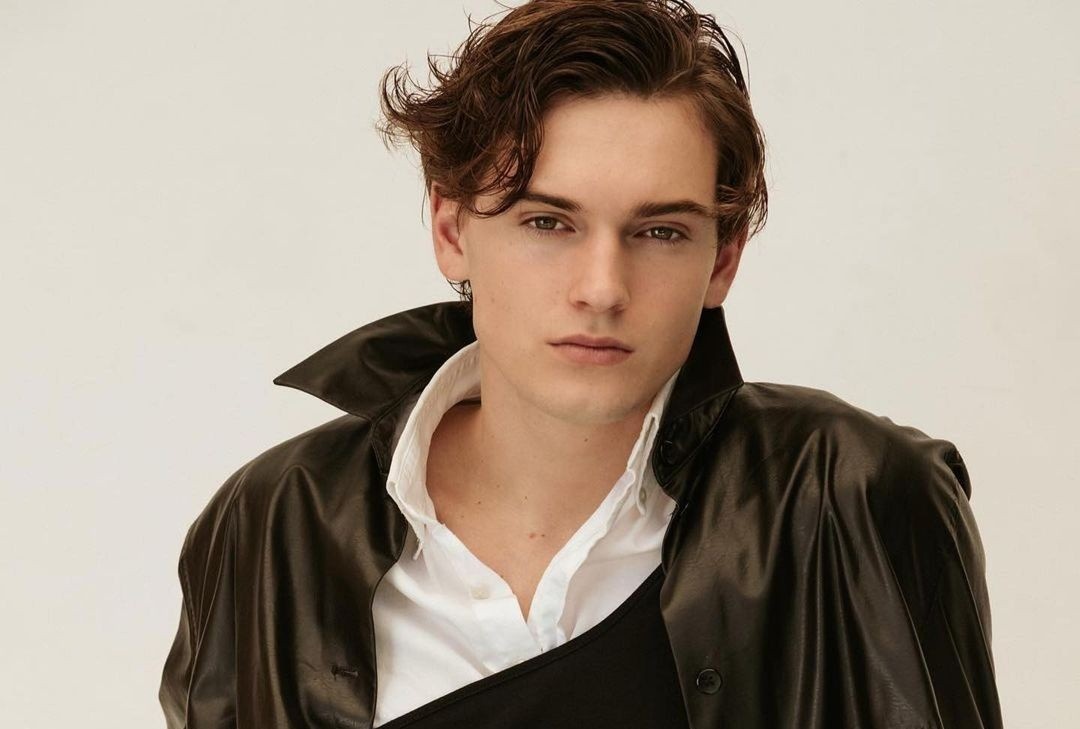 Tro thanh nguoi mau sau khi du le cuoi chi gai hinh anh