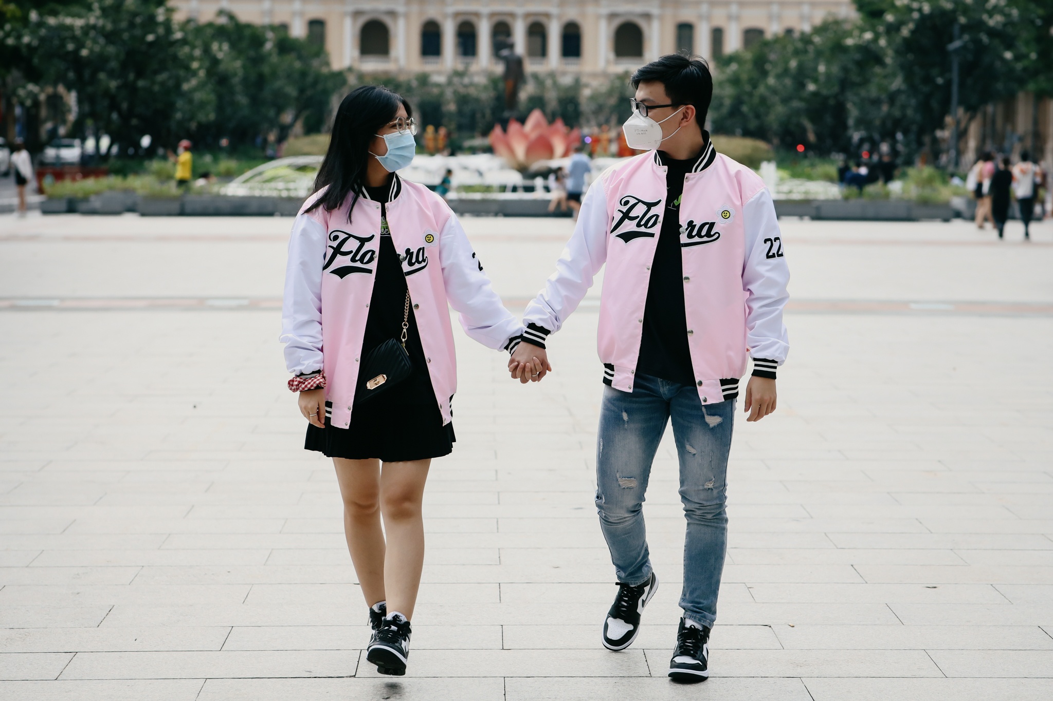 gu thoi trang cua gioi tre TPHCM sau gian cach anh 11